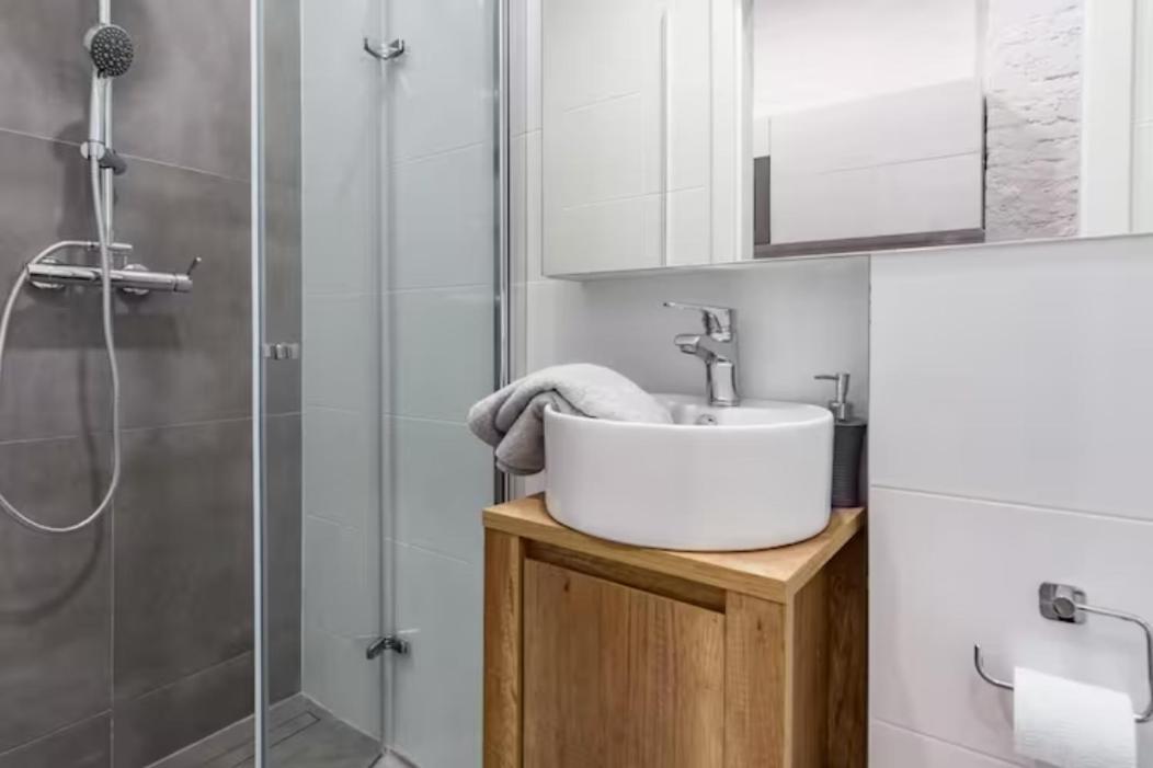 Kawalerka W Srodmiesciu 22 Apartment Lodz  Ngoại thất bức ảnh